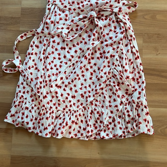 NWT Billabong wrap dress. Cap sleeve Medium - Picture 4 of 7